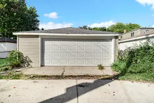 8755 S Merrill Ave, Chicago, IL 60617 - Photo 32