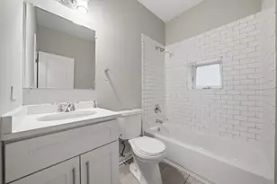 5039 W Cullom Ave, Chicago, IL 60641 - Photo 8