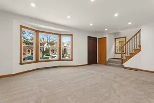 6155 N Meade Ave, Chicago, IL 60646 - Photo 2