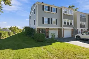 1901 Richmond Ct, Schaumburg, IL 60194 - Photo 1