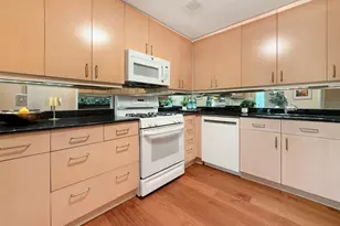 21 W Chestnut St, Chicago, IL 60610 - Photo 8