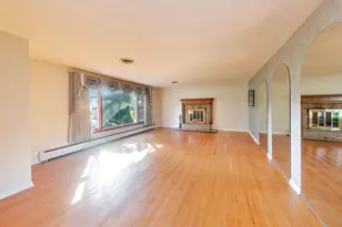 102 W Stratford Pl, Mount Prospect, IL 60056 - Photo 6
