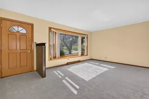 1916 Laura Ln, Des Plaines, IL 60018 - Photo 4