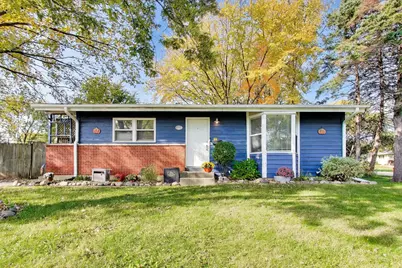 2615 Forest Glen Parkway, Woodridge, IL 60517 - Photo 2