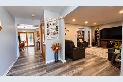 2205 Jordan Lane, Elgin, IL 60123 - Photo 4