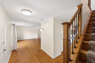 8425 Creekside Ln, Darien, IL 60561 - Photo 4