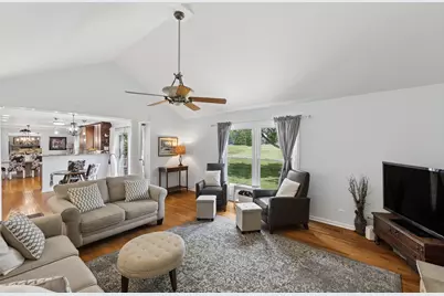 8425 Creekside Lane, Darien, IL 60561 - Photo 12