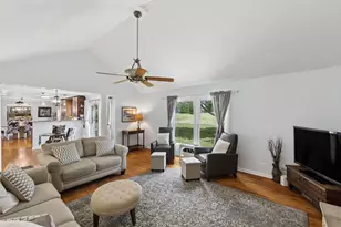 8425 Creekside Ln, Darien, IL 60561 - Photo 12