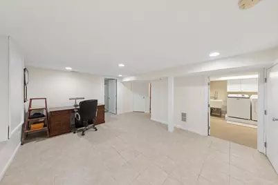8425 Creekside Lane, Darien, IL 60561 - Photo 20