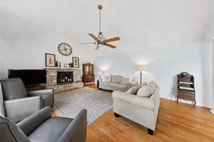 8425 Creekside Ln, Darien, IL 60561 - Photo 8
