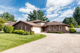 16W751 90th St, Willowbrook, IL 60527 - Photo 1