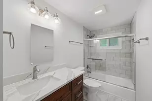 1701 Hartmann Dr, Schaumburg, IL 60193 - Photo 14