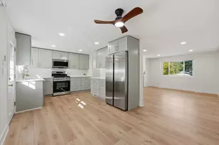 1701 Hartmann Dr, Schaumburg, IL 60193 - Photo 4