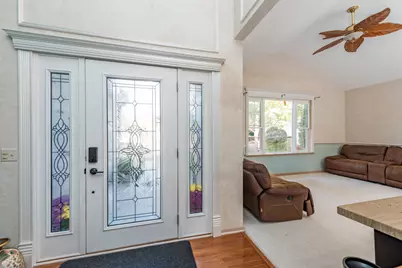 [Address not provided], Lindenhurst, IL 60046 - Photo 4