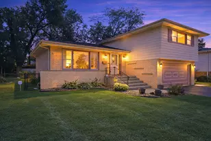 737 E 170th Pl, South Holland, IL 60473 - Photo 2