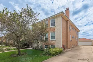 8503 W Berwyn Ave, Chicago, IL 60656 - Photo 2