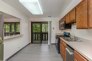 8127 Chestnut Dr, Palos Hills, IL 60465 - Photo 12