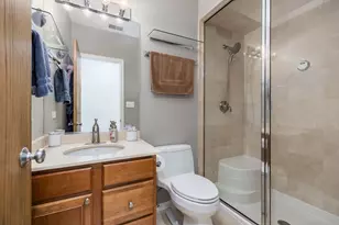917 W Lakeside Pl, Chicago, IL 60640 - Photo 20