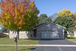 418 Royal Ave, Belvidere, IL 61008 - Photo 1
