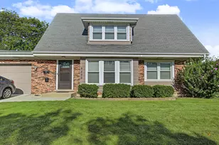 9290 N Courtland Dr, Niles, IL 60714 - Photo 1