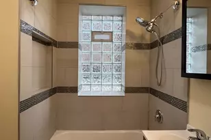 6438 N Seeley Ave, Chicago, IL 60645 - Photo 14