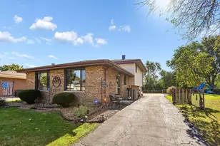 4245 W Termunde Dr, Alsip, IL 60803 - Photo 1