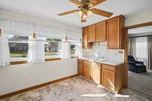 4455 Scott St, Schiller Park, IL 60176 - Photo 8