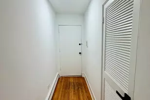 526 W Roscoe St, Chicago, IL 60657 - Photo 8