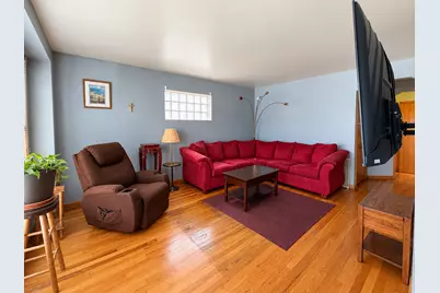 5461 N New England Avenue, Chicago, IL 60656 - Photo 2