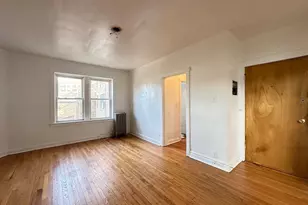 2432 N Linden Pl, Chicago, IL 60647 - Photo 8