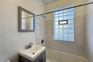 2432 N Linden Pl, Chicago, IL 60647 - Photo 18