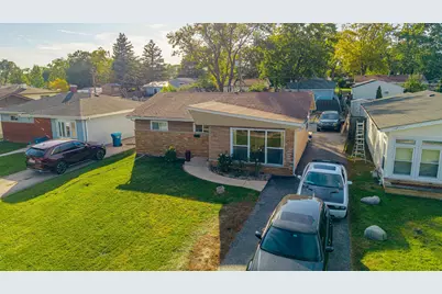 840 N Craig Place, Addison, IL 60101 - Photo 2