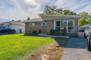 840 N Craig Pl, Addison, IL 60101 - Photo 1
