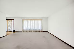 7903 W 102nd St, Palos Hills, IL 60465 - Photo 4