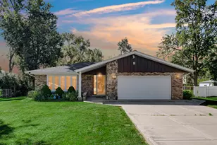 7903 W 102nd St, Palos Hills, IL 60465 - Photo 2