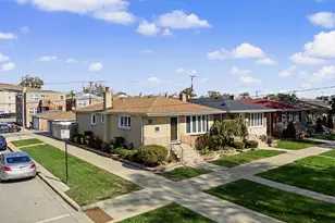 7058 W 63rd Pl, Chicago, IL 60638 - Photo 2