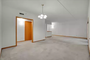55 S Hale St, Palatine, IL 60067 - Photo 12