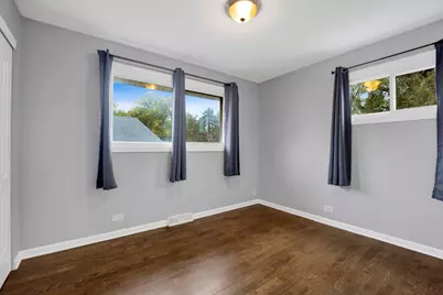 318 E Maple Avenue, Roselle, IL 60172 - Photo 12