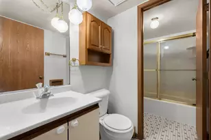 649 N Briar Hill Ln, Addison, IL 60101 - Photo 10