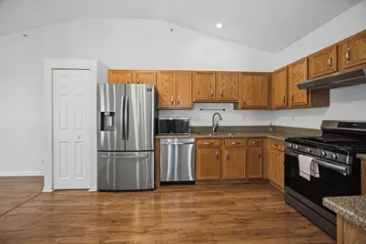 121 Commons Court, Wheeling, IL 60090 - Photo 4