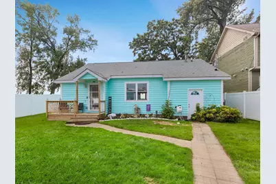 827 W Northeast Shore Drive, McHenry, IL 60051 - Photo 1