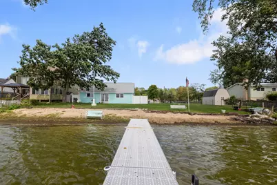 827 W Northeast Shore Drive, McHenry, IL 60051 - Photo 18
