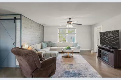 827 W Northeast Shore Drive, McHenry, IL 60051 - Photo 6