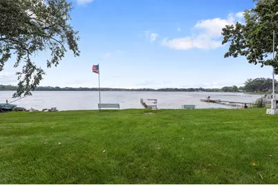 827 W Northeast Shore Drive, McHenry, IL 60051 - Photo 16