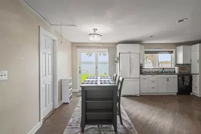 827 W Northeast Shore Drive, McHenry, IL 60051 - Photo 4