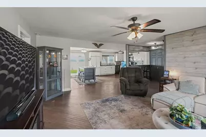 827 W Northeast Shore Drive, McHenry, IL 60051 - Photo 2