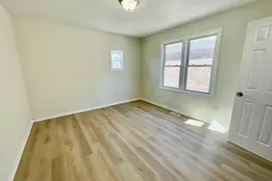 8312 S Phillips Ave, Chicago, IL 60617 - Photo 12