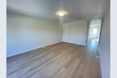 8312 S Phillips Avenue, Chicago, IL 60617 - Photo 4