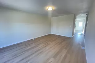 8312 S Phillips Ave, Chicago, IL 60617 - Photo 4