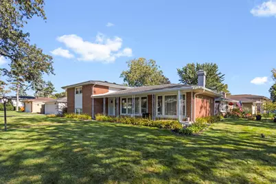 415 Wilkins Drive, Des Plaines, IL 60016 - Photo 2